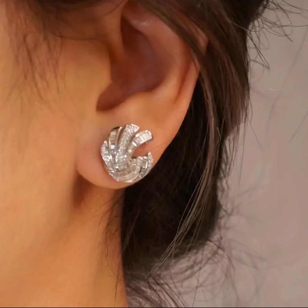 💋- Silver Baguette CZ Diamond Ocean Wave Stud Earrings 💋